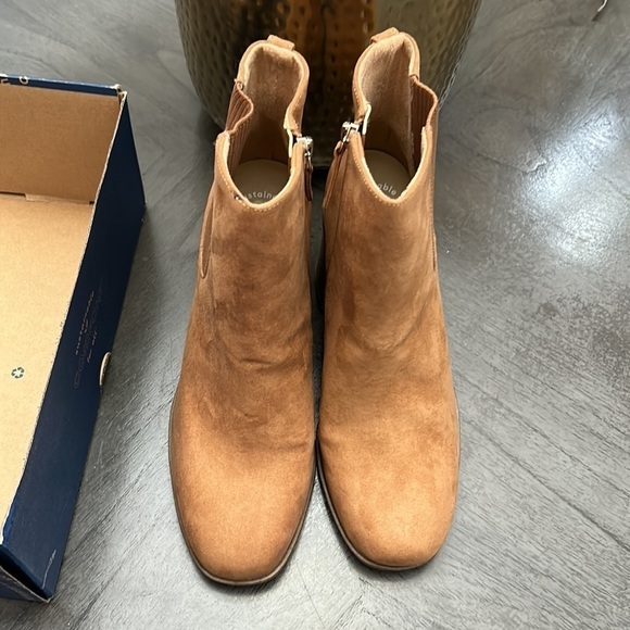 Dr. Scholl's Heeled Chelsea Boots - Ride Away - Picture 9 of 13